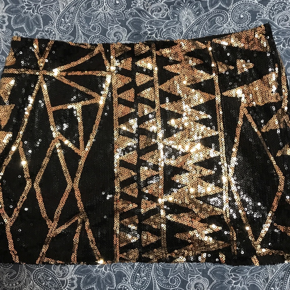 Black and gold mini skirt